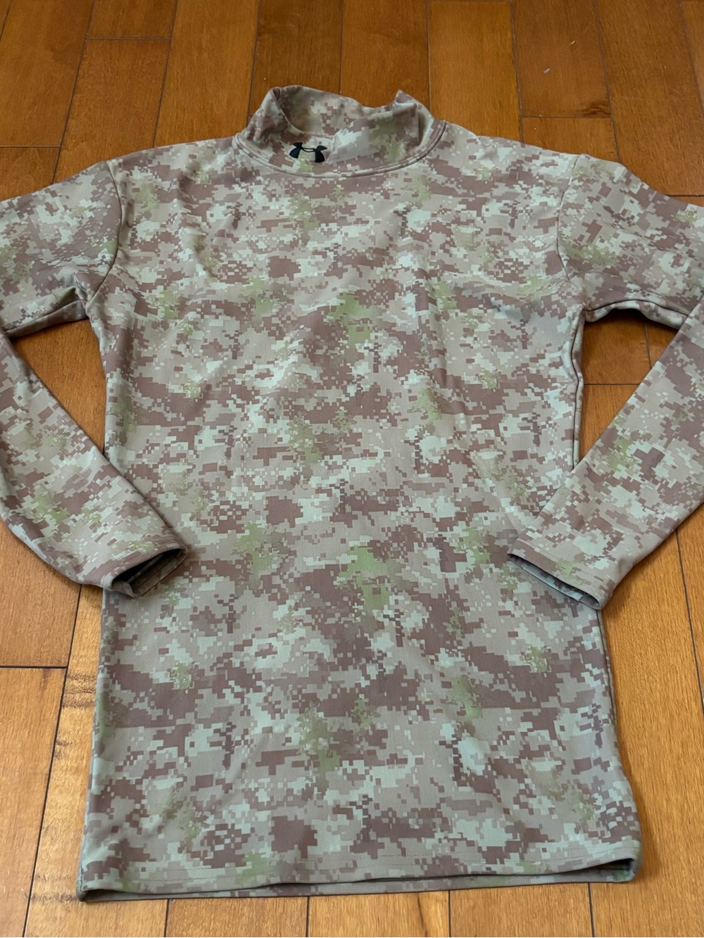 Under Armour Men’s Small Cold Gear Digital Camo Long-Sleeve Top Brown Green Tan